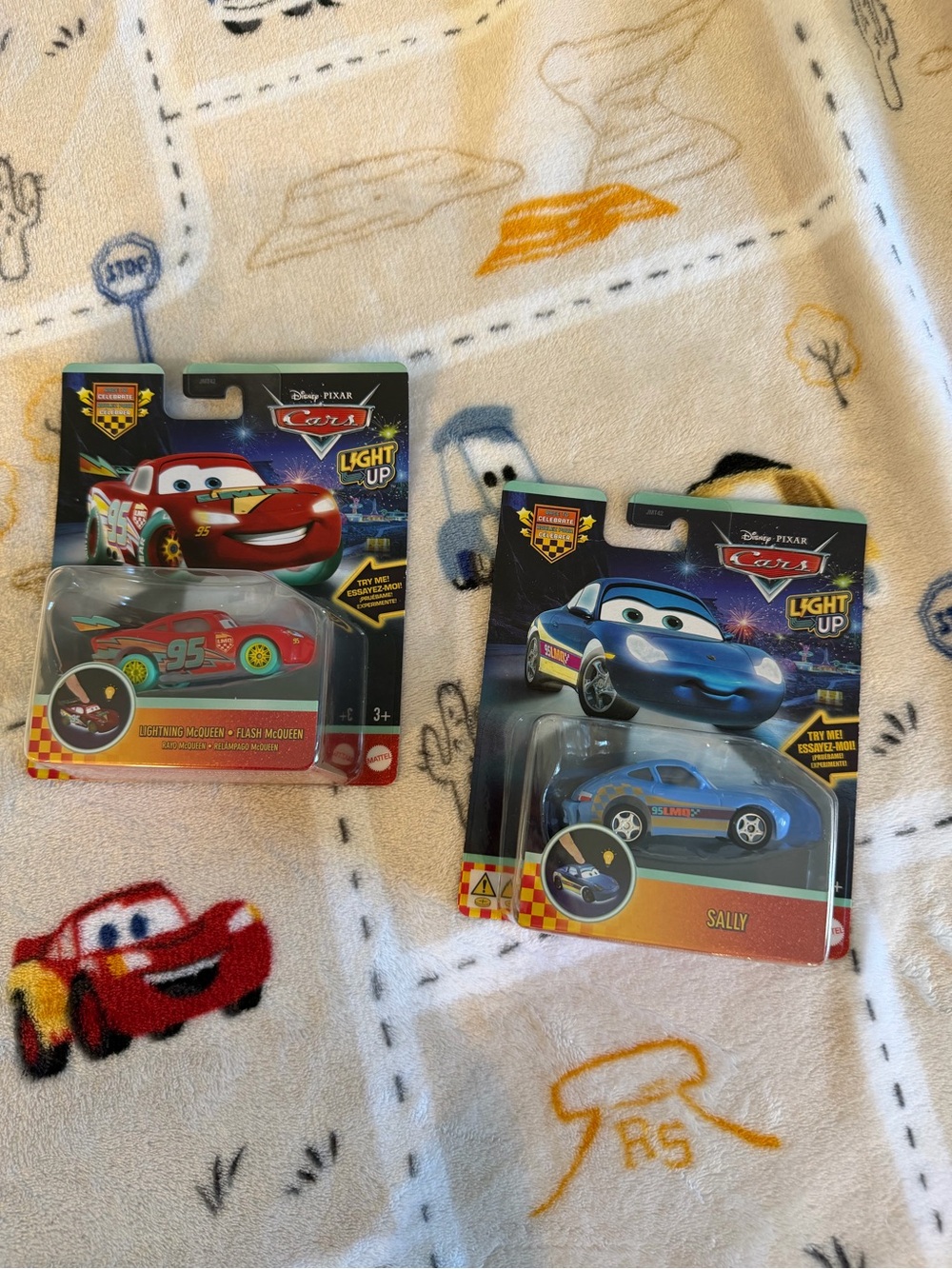 Mattel Disney Pixar Cars JMT42 Light-Up Vehicles - Lighting McQueen and Sally